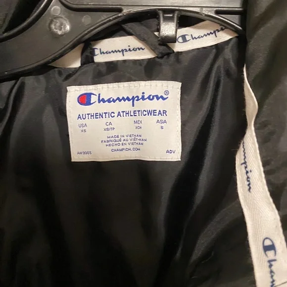 Champion women’s cream  puffer jacket new - Picture 2 of 5